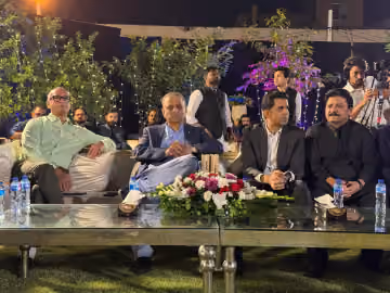 Outdoor event · seated